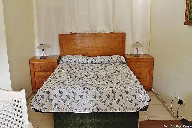 Esmeralda Santo Domingo 3*,